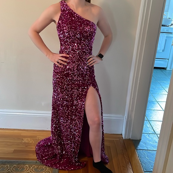 Prom dress - Picture 1 of 2